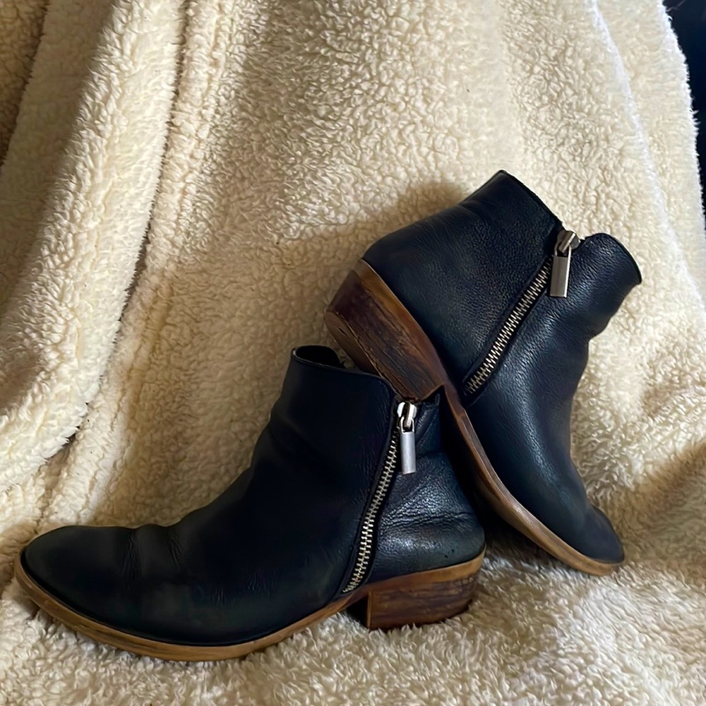Kensie Womens Black Leather Ghita Short Ankle Boots Sz 7 Zipper Entry Block Heel